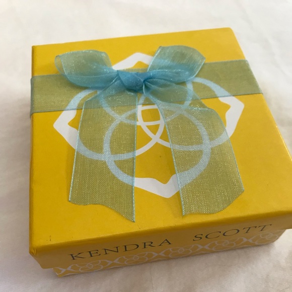 Kendra Scott Necklace and Earrings - Picture 5 of 5